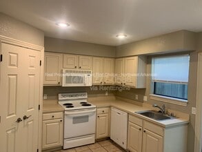 1376 Oakland Ave in Fayetteville, AR - Building Photo - Building Photo