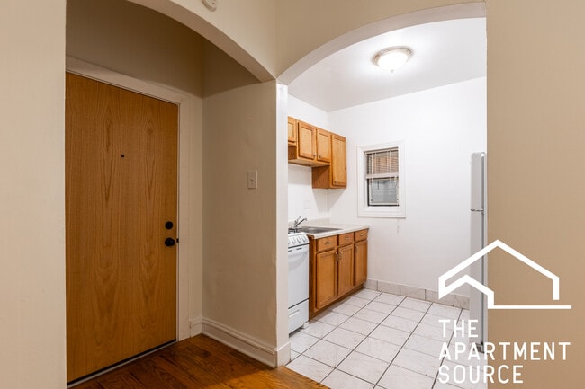 4854 N Damen Ave, Unit 002 in Chicago, IL - Building Photo - Building Photo