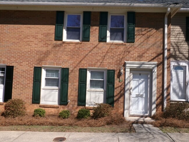 property at 3915 Valley Ct