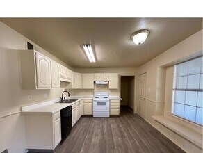 5821 Winell Dr in Garland, TX - Building Photo - Building Photo