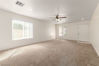 1000 Pleasant Run Ct in Henderson, NV - Building Photo - Building Photo
