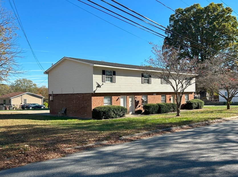 1600 Tucker St in Greensboro, NC - Building Photo