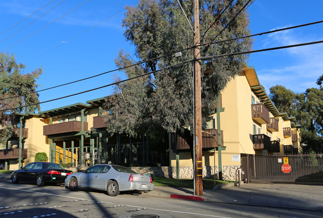 Cedars North in Castro Valley, CA - Foto de edificio - Building Photo