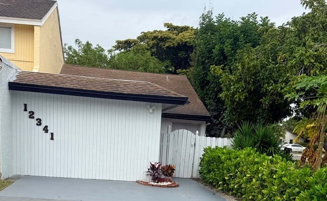 12341 Westhampton Cir in Wellington, FL - Foto de edificio - Building Photo