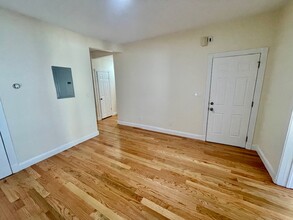 207 Princeton St, Unit 3 in Boston, MA - Building Photo - Building Photo