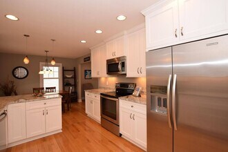 5116 N Hollywood Ave in Whitefish Bay, WI - Building Photo - Building Photo
