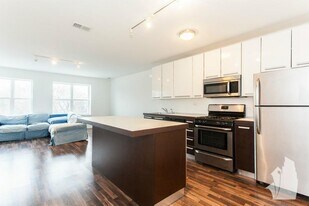 1545 W Glenlake Ave, Unit Unit 3A in Chicago, IL - Building Photo