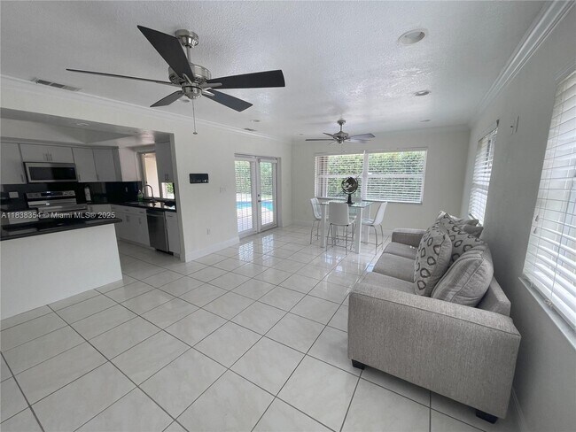 8482 NW 166th Terrace in Hialeah, FL - Building Photo - Building Photo
