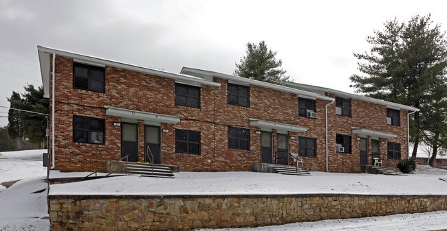 Montgomery Village in Knoxville, TN - Building Photo - Building Photo