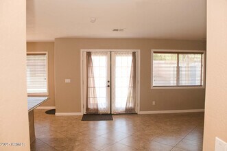 2104 E 36th Ave in Apache Junction, AZ - Foto de edificio - Building Photo