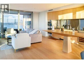 1568 Alberni St in Vancouver, BC - Building Photo - Building Photo