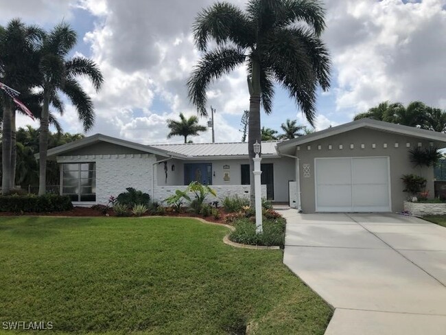 234 SE 44th St in Cape Coral, FL - Foto de edificio - Building Photo