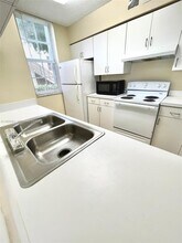 2163 Renaissance Blvd in Miramar, FL - Foto de edificio - Building Photo