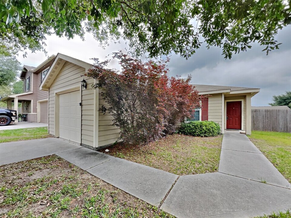 4111 Medina River Ct in Spring, TX - Building Photo