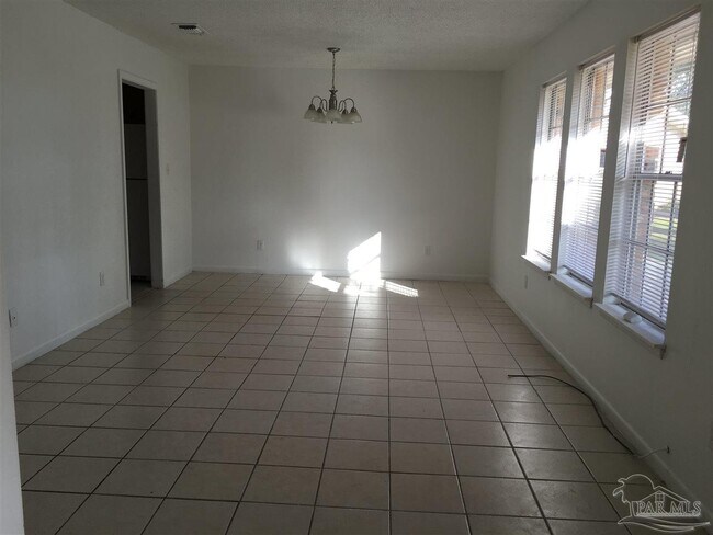 5705 Mifflin Ave in Bellview, FL - Building Photo - Building Photo