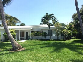 145 Beacon Ln in Jupiter, FL - Building Photo