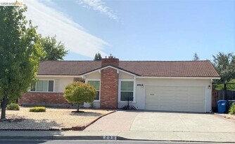 235 Donegal Way in Martinez, CA - Building Photo