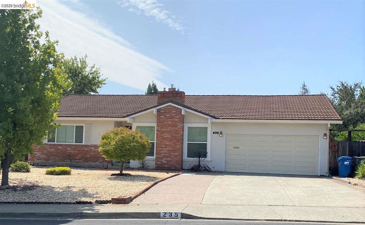 235 Donegal Way in Martinez, CA - Building Photo