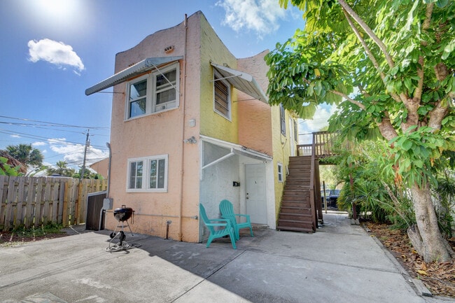 property at 325 N L St
