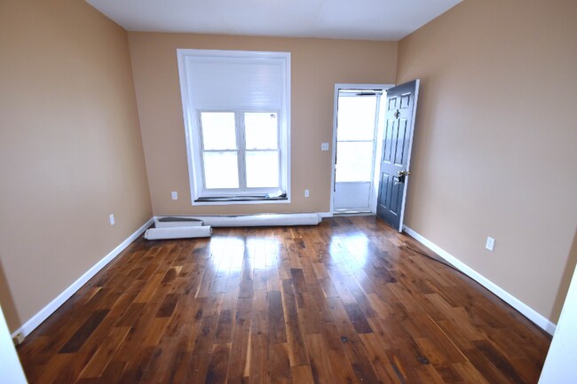 304 N Heller Ave in Pen Argyl, PA - Building Photo - Building Photo