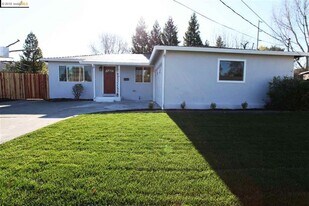 5170 White Oak Ct in Concord, CA - Building Photo