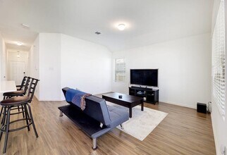 21416 Bird Wing Dr in Pflugerville, TX - Building Photo - Building Photo