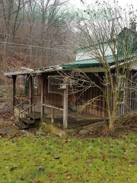 2643 Narrows Branch in Hardy, KY - Foto de edificio