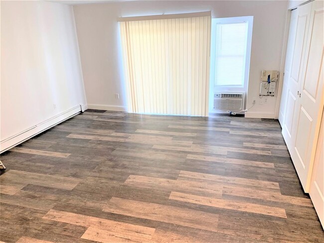 625 Main St-Unit -12 in Reading, MA - Foto de edificio - Building Photo