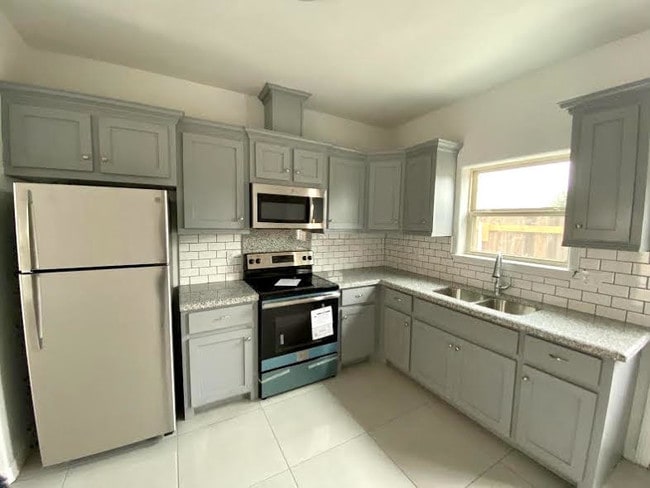 1914 Bahamas Dr, Unit 2