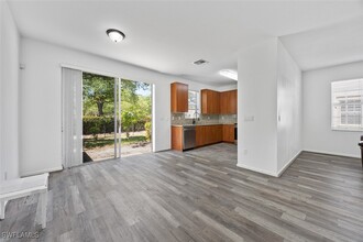 7013 Romana Way in Naples, FL - Building Photo - Building Photo