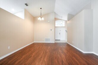 2055 Cranberry Isles Way in Apopka, FL - Foto de edificio - Building Photo