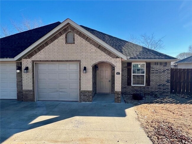 property at 867 Meadowlands Dr