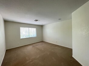 9320 Canalino Dr in Las Vegas, NV - Building Photo - Building Photo