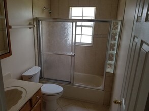 1423 SE Grapeland Ave in Port St. Lucie, FL - Building Photo - Building Photo
