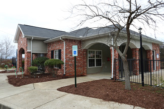 Swiss View Apartments in Nashville, TN - Building Photo - Building Photo