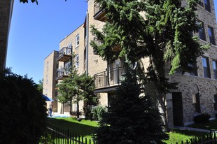 5724-26 N Mozart St Apartments