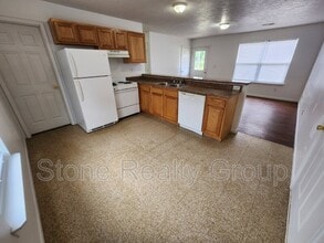227 S Lincoln St in Clinton, IN - Building Photo - Building Photo