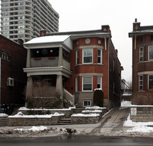 1934 Bloor St W in Toronto, ON - Building Photo