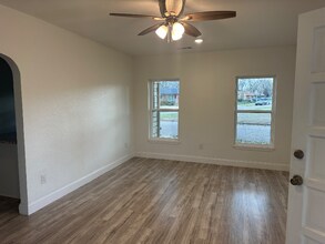 2618 Jim Loftin Rd in Dallas, TX - Building Photo - Building Photo