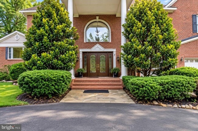 5124 Kenwood Dr