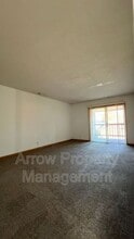 1660 Swanson Dr in Syracuse, NE - Foto de edificio - Building Photo