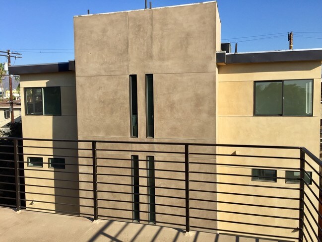 6007 Barton Ave in Los Angeles, CA - Foto de edificio - Building Photo