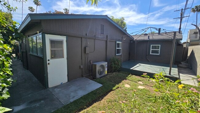 77 S Parkwood Ave in Pasadena, CA - Foto de edificio - Building Photo