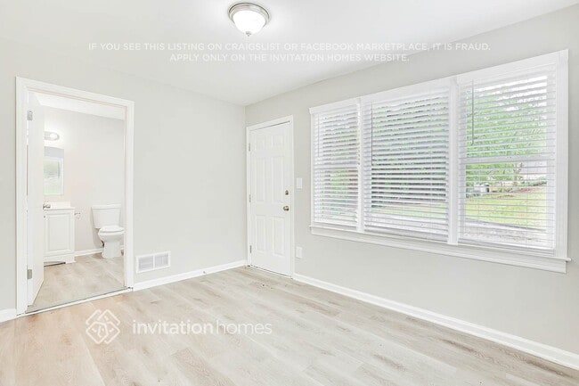 2550 Greenwood Cir in East Point, GA - Building Photo - Building Photo