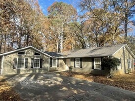 1234 Woodland Ct SE in Conyers, GA - Building Photo
