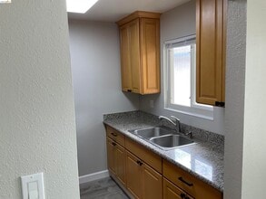 2308 Lemontree Way in Antioch, CA - Building Photo - Building Photo