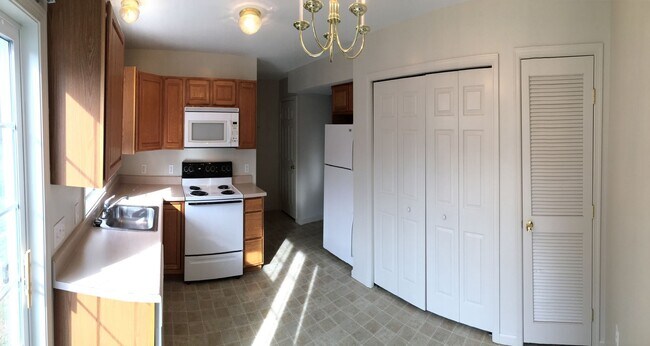 112 Silver Spur Dr in East York, PA - Building Photo - Building Photo