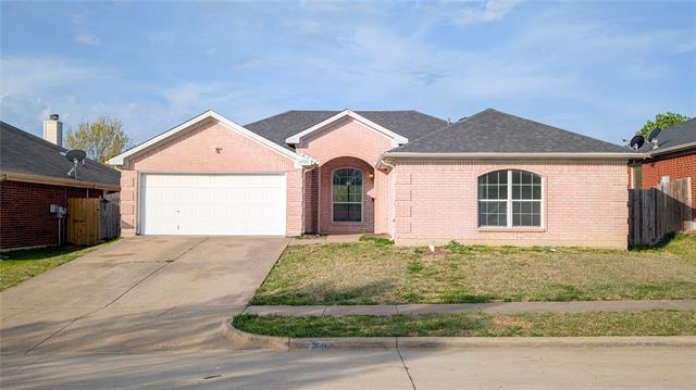 6926 Misty Meadow Ln in Arlington, TX - Building Photo