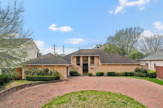 property at 534 Fox Briar Ln