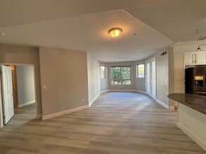 235 Market St, Unit 206 in San Diego, CA - Foto de edificio - Building Photo